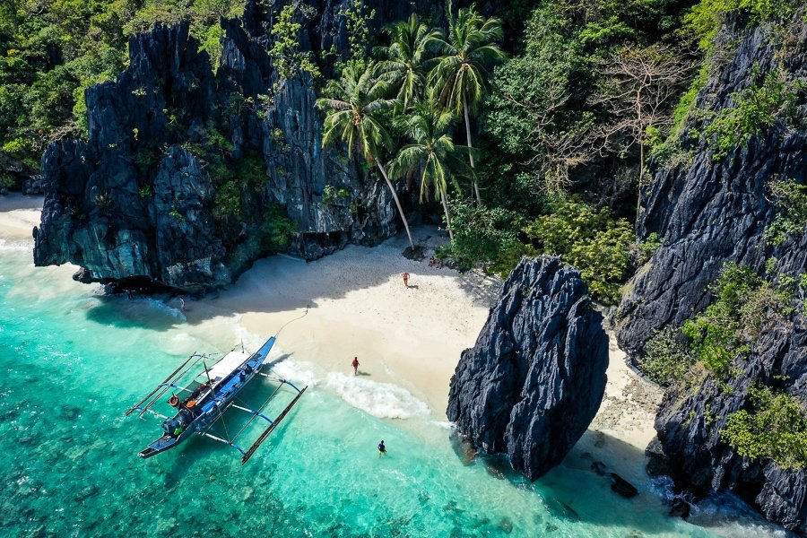 Imagen de drone de la playa de Entalula en El Nido Palawan