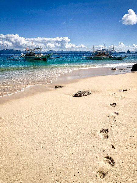 Playa de arena en la isla Helicóptero