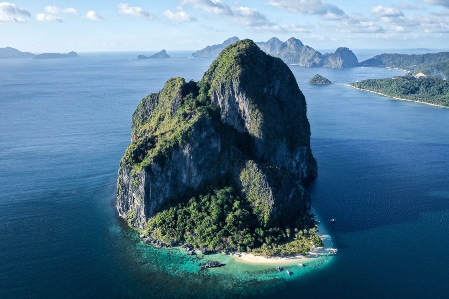 Imagen de drone de la isla Pinagbuyutan en El Nido Palawan