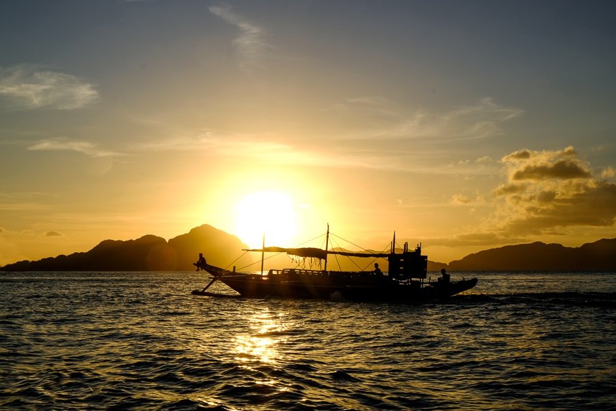 Barco al atardecer en El Nido