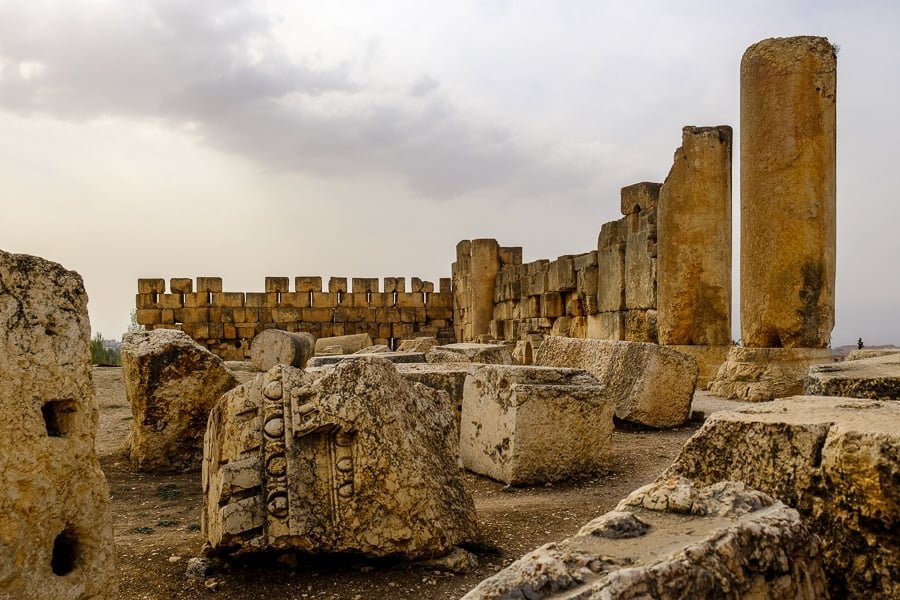 Piedras megalíticas en las ruinas del templo de Baalbek en el Líbano