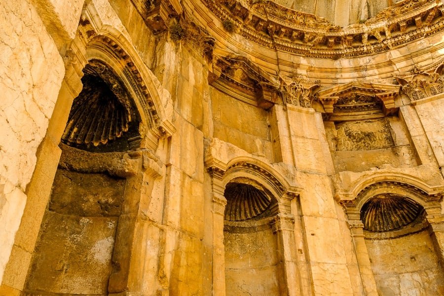 Salón de las ruinas del templo de Baalbek en el Líbano