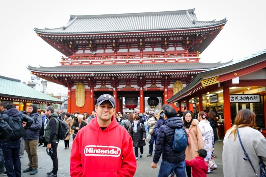 Tipo de viaje en el templo Sensoji en Asakusa, Tokio, Japón