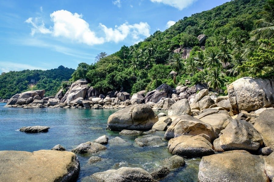 Bahía de la playa de Ao Hin Wong en Koh Tao Tailandia