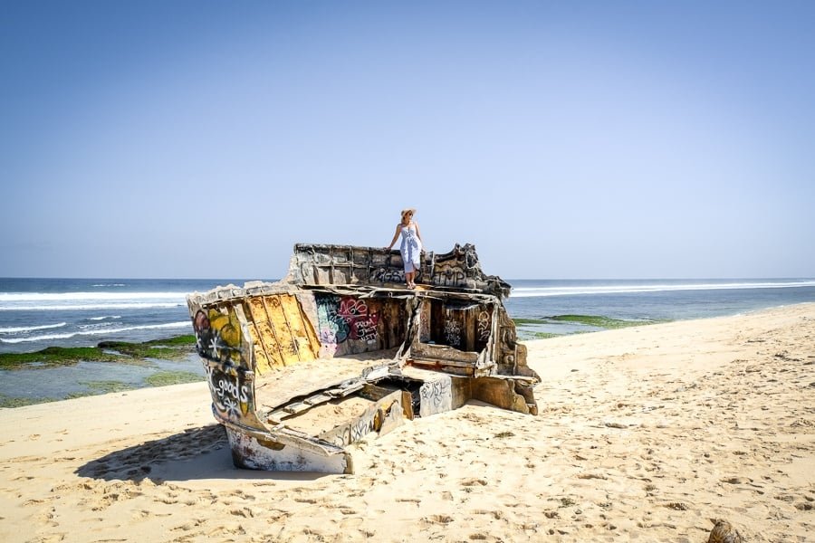 Naufragio en la playa de Nyang Nyang en Bali