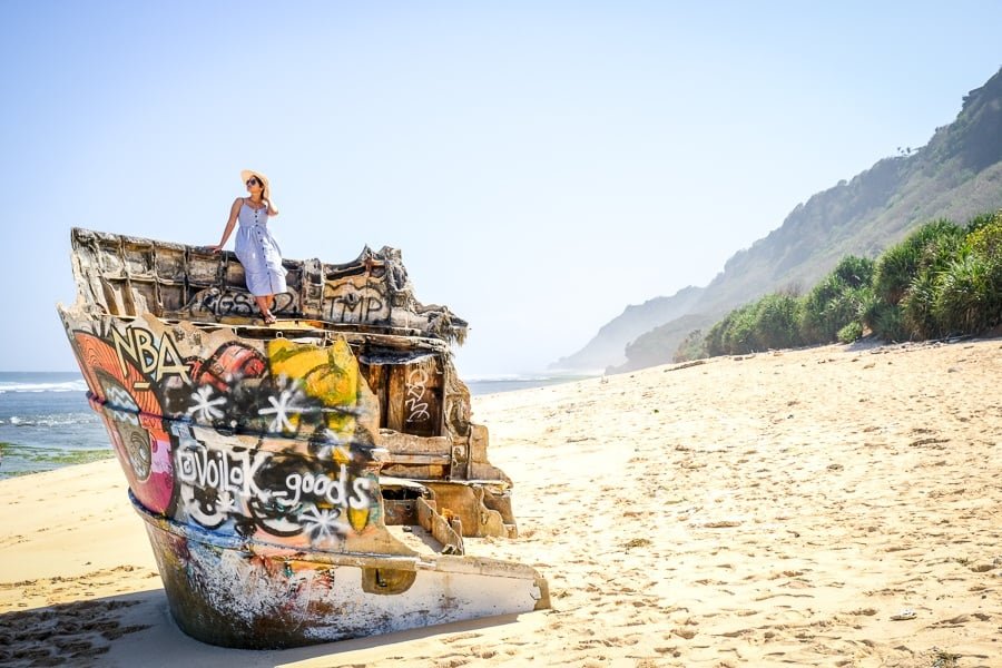 Naufragio en la playa de Nyang Nyang en Bali