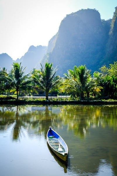 Rammang Rammang Maros Berua pueblo montañas y canoa