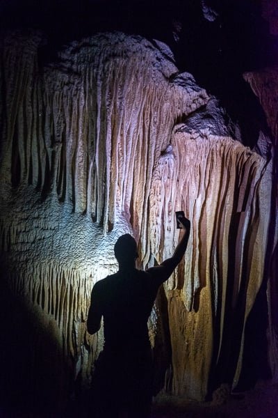 Cueva de las luciérnagas Goa Kunang Kunang en Sulawesi Indonesia