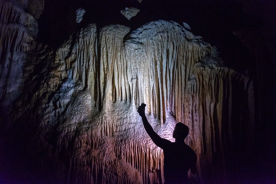 Cueva de las luciérnagas Goa Kunang Kunang en Sulawesi Indonesia