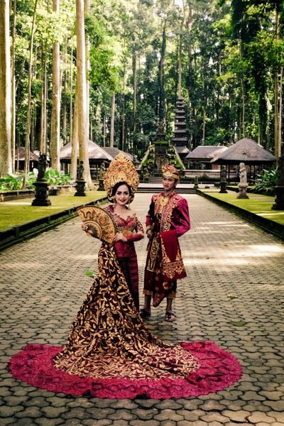 Fotos balinesas previas a la boda en Sangeh Monkey Forest