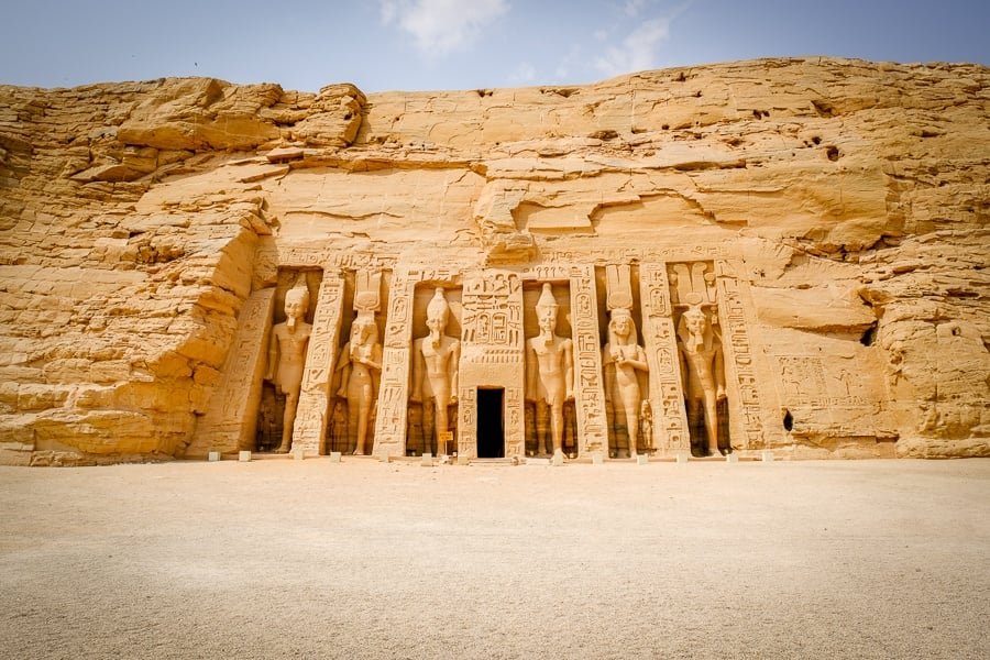 Pequeño templo de la reina en Abu Simbel en Egipto