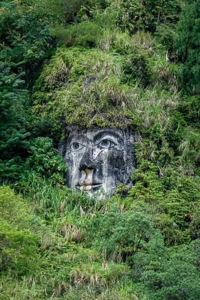 Cara de piedra Lumimuut en Tomohon