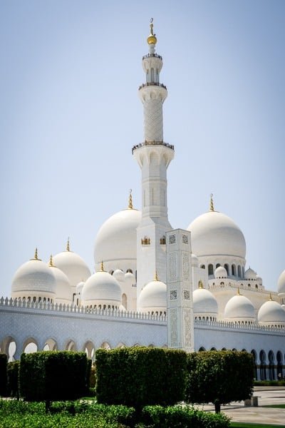 Torre de la Gran Mezquita Sheikh Zayed en Abu Dhabi, Emiratos Árabes Unidos