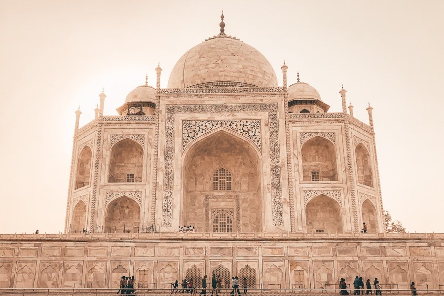 Edificio principal del Taj Mahal en Agra, India