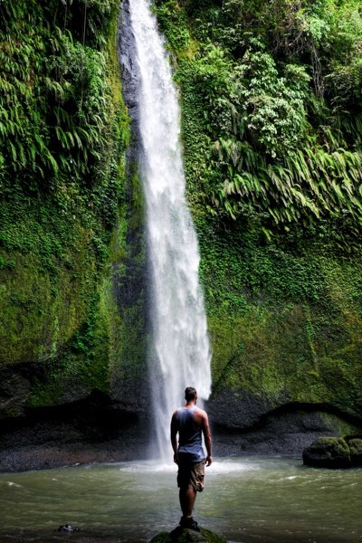 Cascada Air Terjun Tumimperas en Tomohon Sulawesi