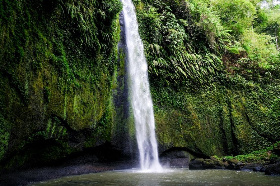 Cascada Air Terjun Tumimperas en Tomohon Sulawesi