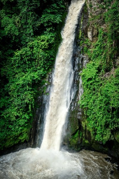 Cascada Air Terjun Desa Tincep en Tomohon Sulawesi