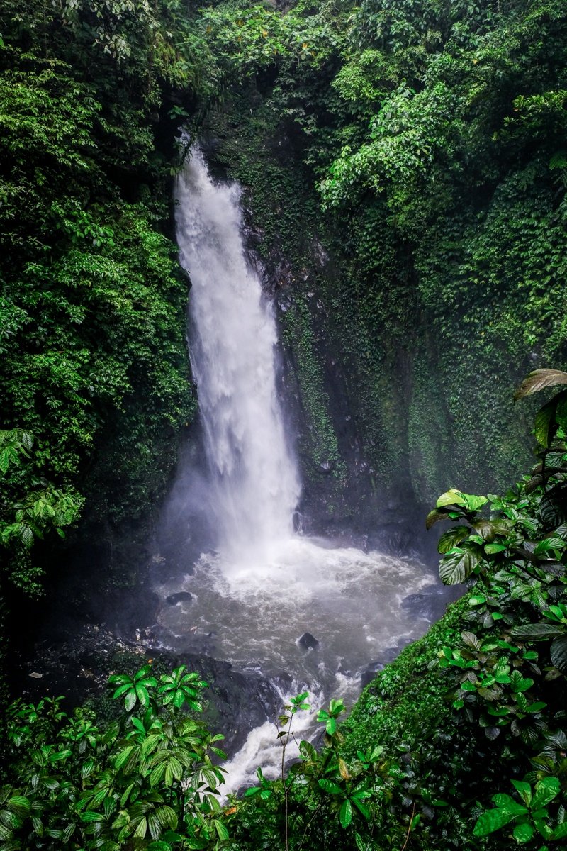 Cascada Air Terjun Kanderawatu en Tomohon Sulawesi