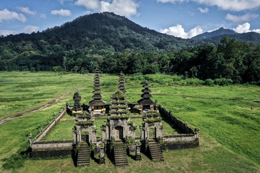 bali fotografía con drones templo de tamblingan