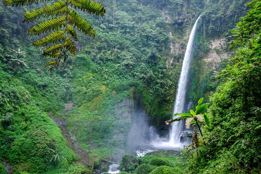 Cascada Coban Pelangi en Java Oriental, Indonesia