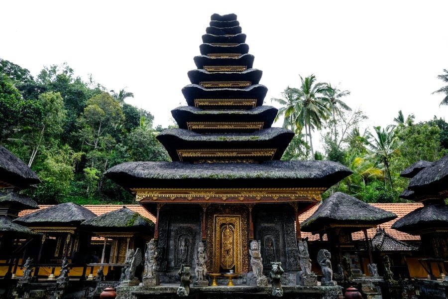 Pagoda meru del templo Pura Kehen en Bali