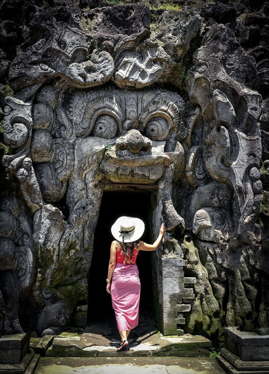 Puerta del templo de Goa Gajah en Ubud Bali