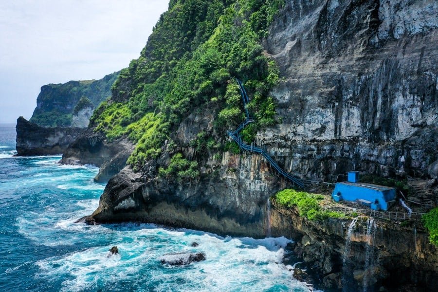Cascada de Peguyangan Nusa Penida Bali Drone Blue escaleras