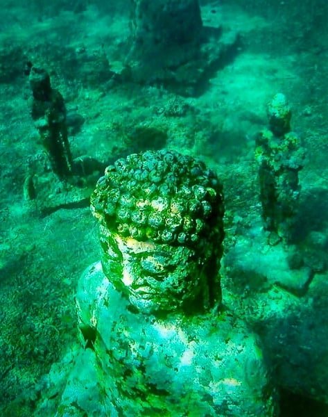 Estatua de Buda submarina en Nusa Penida, Bali