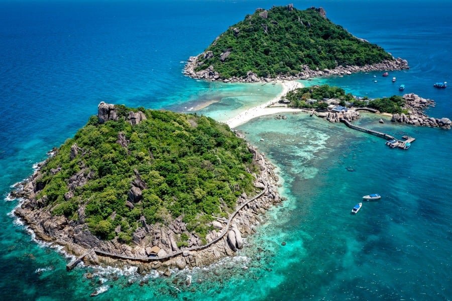 Imagen de drones de punto de vista de la isla Koh Nang Yuan en Koh Tao Tailandia
