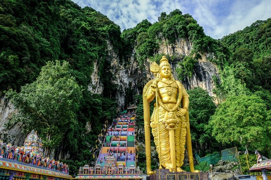 Estatua de las cuevas de Batu en Kuala Lumpur, Malasia