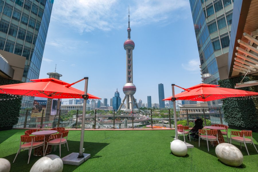 Vista de la azotea del centro comercial IFC de la Oriental Pearl Tower en Shanghai China