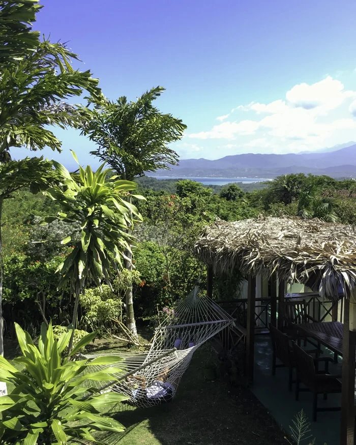 Una hamaca y una vista en Jamaica.