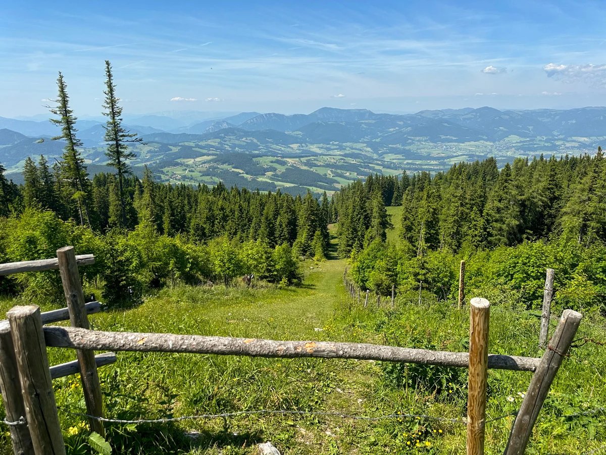 Sube a la montaña Schöckl en verano para disfrutar de las preciosas vistas de Graz