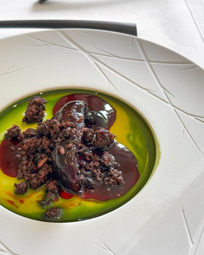 Remolacha deshidratada con morcilla