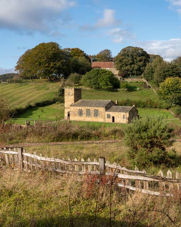 Afuera en el Museo Beamish una pequeña iglesia