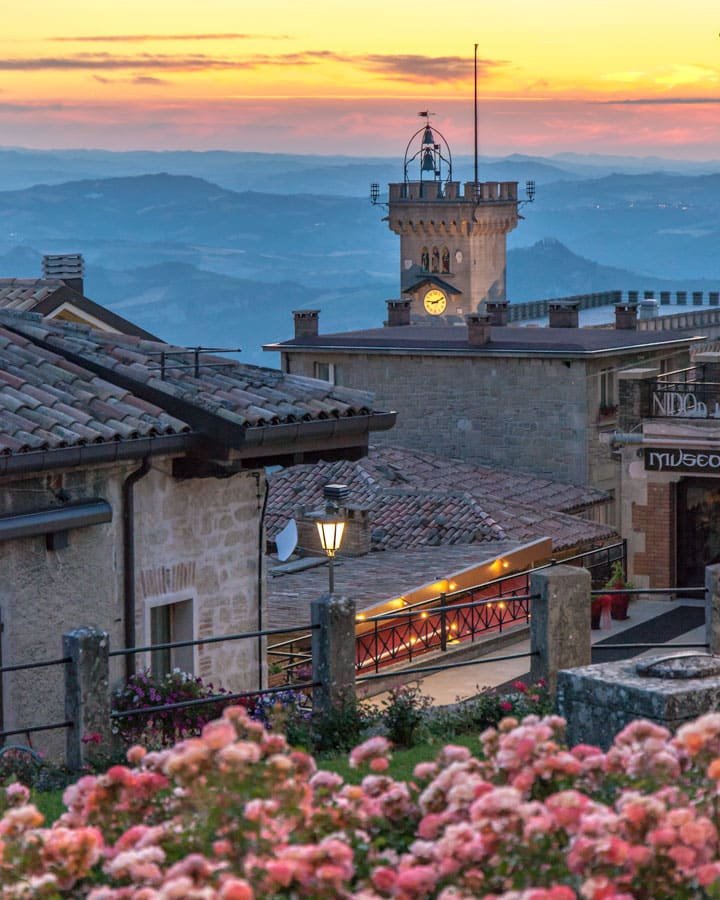 Calles de San Marino al atardecer