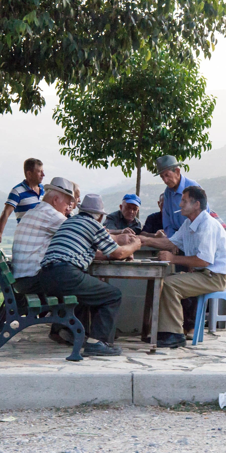 Los lugareños jugando al ajedrez Albania