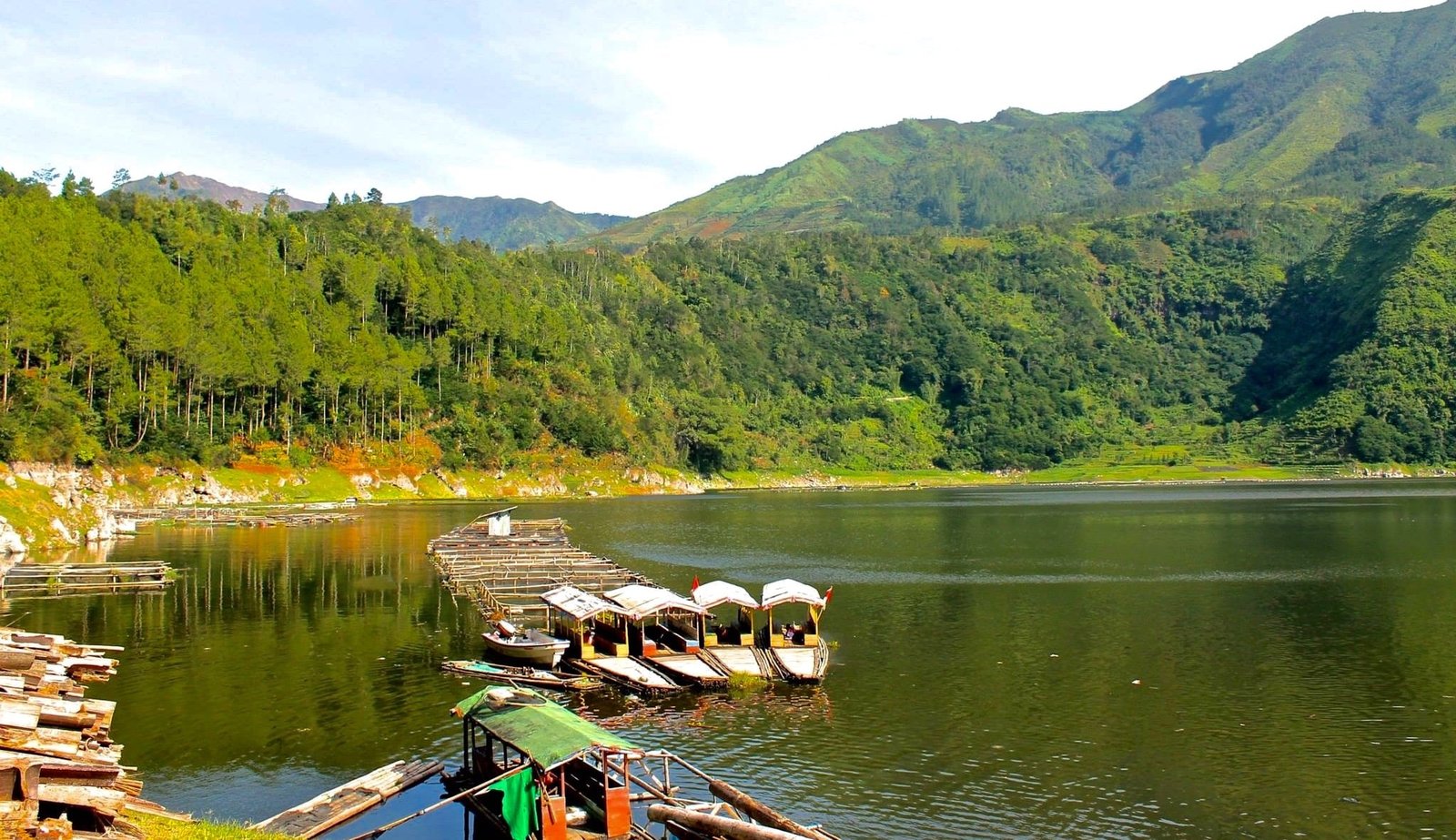 Lagos de la meseta de Dieng