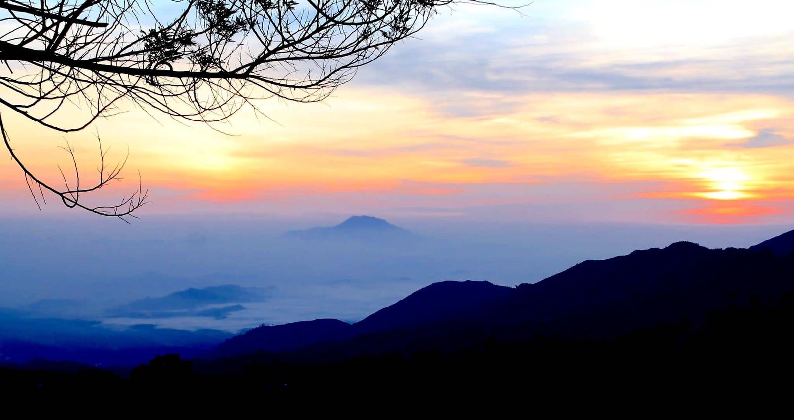 Amanecer en la meseta de Dieng