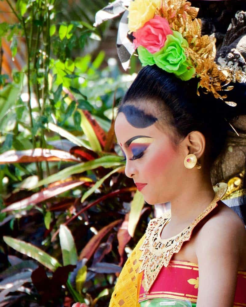 Chica tradicional de Bali
